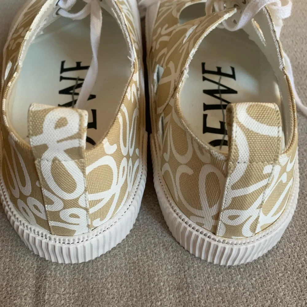NWT size 41  monogram canvas Loewe Beige and White Sneakers - Picture 4 of 8